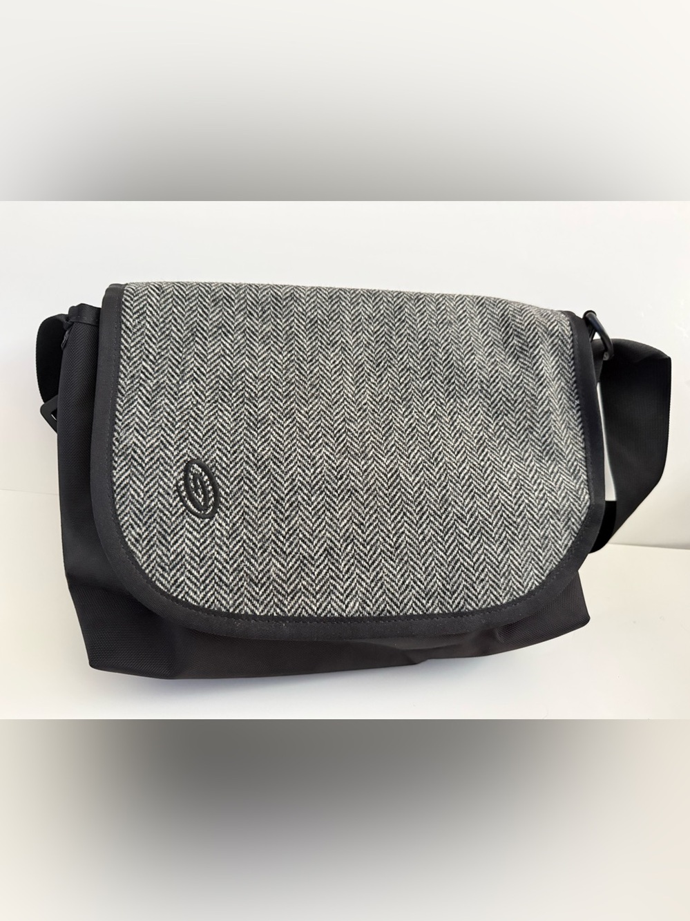 TIMBUK2 Eula Crossbody Bag Black & White Herringbone & Black NWOT- RARE